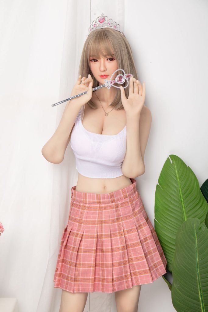 Meng, 160 cm Sexpuppe mit Silikonkopf und TPE-Körper, konfigurierbar