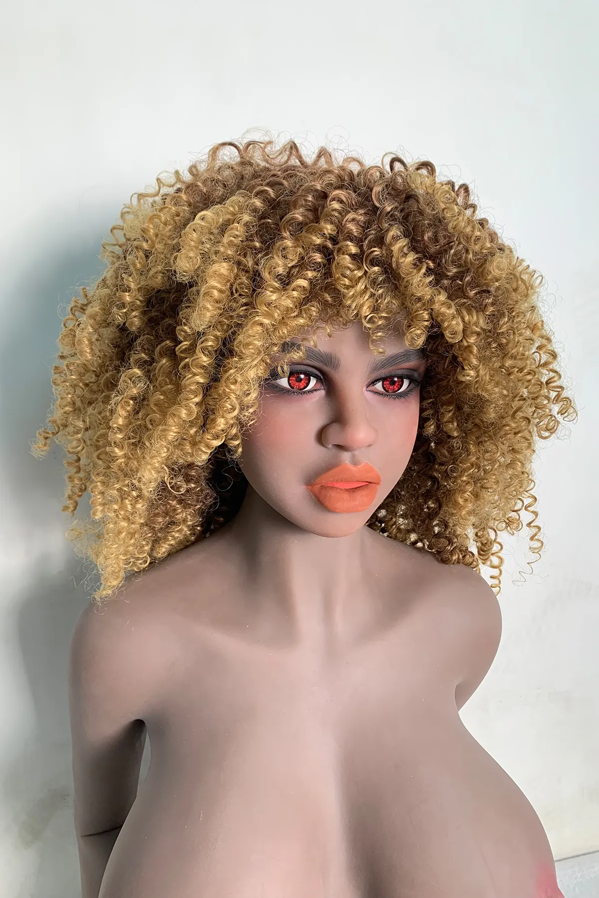 Guillemette Rosay - Sexpuppe konfigurierbar 158 cm en TPE, teint noir, tête 65 factory reference 4